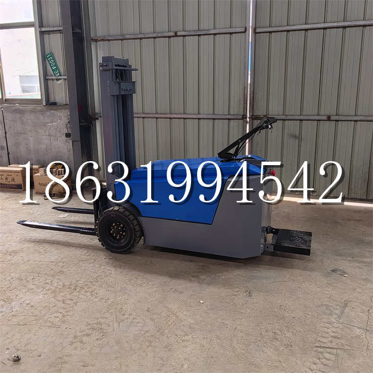 兰坪白族普米族自治县全电动叉车插腿式堆高车液压装卸车1.5吨升高小型站驾式铲车